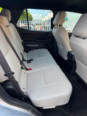 2026 Toyota 4Runner SR5 - miniatura 8