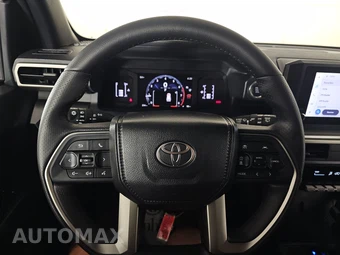 2026 Toyota 4Runner SR5 - miniatura 10