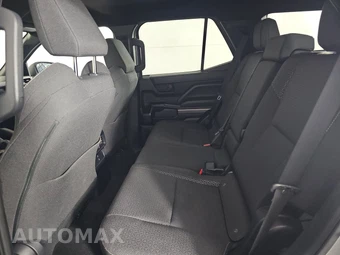 2026 Toyota 4Runner SR5 - miniatura 13