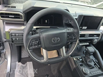 2026 Toyota 4Runner SR5 - miniatura 10