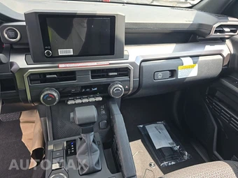 2026 Toyota 4Runner SR5 - miniatura 11