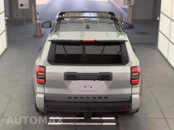 2026 Toyota 4Runner SR5 - miniatura 5