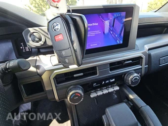 2026 Toyota 4Runner SR5 - miniatura 8