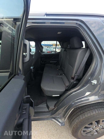 2026 Toyota 4Runner SR5 - miniatura 10