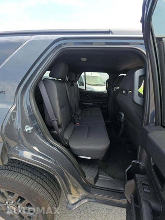 2026 Toyota 4Runner SR5 - miniatura 13