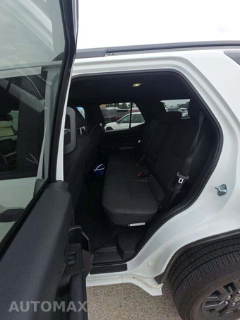 2026 Toyota 4Runner SR5 - miniatura 10