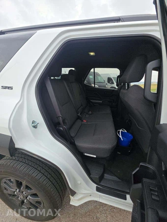 2026 Toyota 4Runner SR5 - miniatura 13