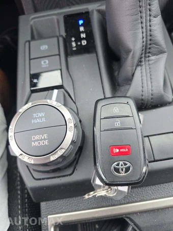 2026 Toyota 4Runner SR5 - miniatura 5