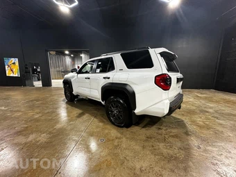 2026 Toyota 4Runner SR5 - miniatura 4