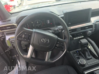 2026 Toyota 4Runner SR5 - miniatura 10