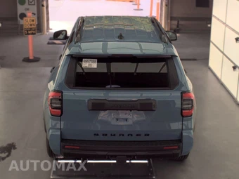 2026 Toyota 4Runner SR5 - miniatura 6