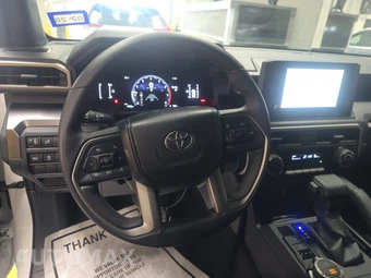 2026 Toyota 4Runner SR5 - miniatura 10