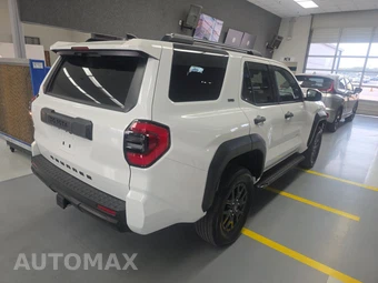 2026 Toyota 4Runner SR5 - miniatura 4
