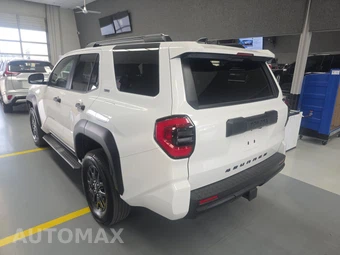 2026 Toyota 4Runner SR5 - miniatura 6