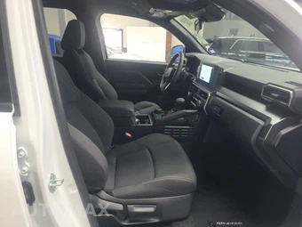 2026 Toyota 4Runner SR5 - miniatura 8
