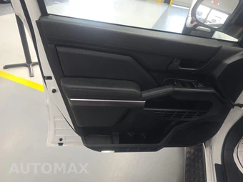 2026 Toyota 4Runner SR5 - miniatura 9