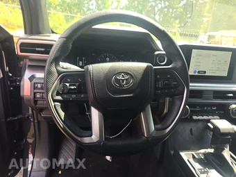 2026 Toyota 4Runner SR5 - miniatura 10
