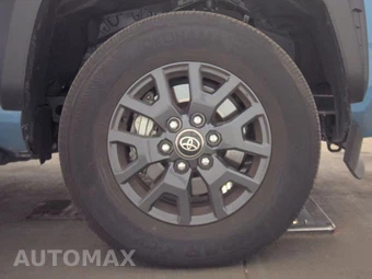 2026 Toyota 4Runner SR5 - miniatura 10