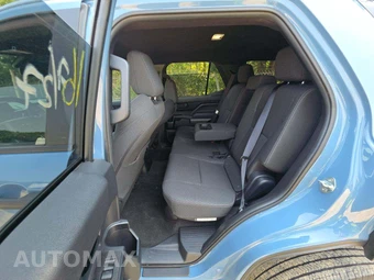 2026 Toyota 4Runner SR5 - miniatura 13