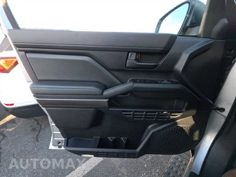 2026 Toyota 4Runner SR5 - miniatura 15