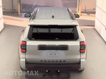 2026 Toyota 4Runner SR5 - miniatura 6