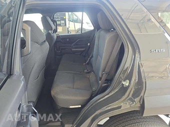 2026 Toyota 4Runner SR5 - miniatura 13