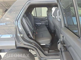 2026 Toyota 4Runner SR5 - miniatura 17