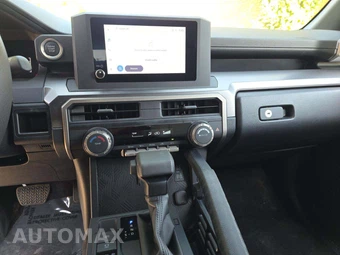 2026 Toyota 4Runner SR5 - miniatura 10