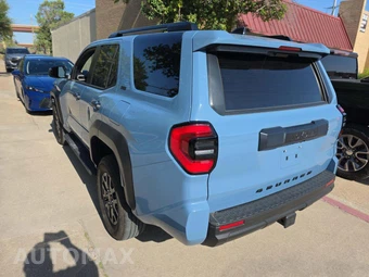 2026 Toyota 4Runner SR5 - miniatura 2