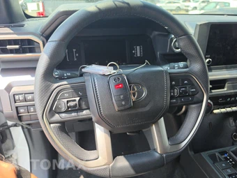 2026 Toyota 4Runner SR5 - miniatura 10