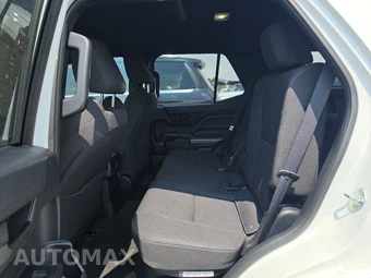 2026 Toyota 4Runner SR5 - miniatura 13