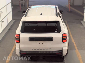 2026 Toyota 4Runner SR5 - miniatura 5