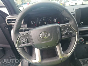 2026 Toyota 4Runner SR5 - miniatura 10
