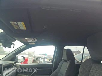 2026 Toyota 4Runner SR5 - miniatura 17