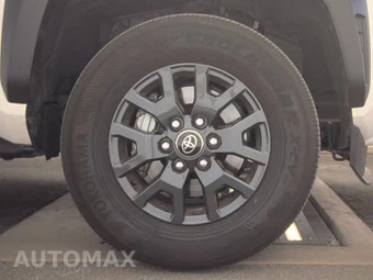 2026 Toyota 4Runner SR5 - miniatura 10