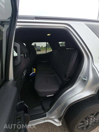 2026 Toyota 4Runner SR5 - miniatura 10