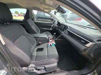 2026 Toyota Camry LE - miniatura 18