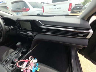 2026 Toyota Camry LE - miniatura 19