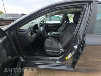 2026 Toyota Camry LE - miniatura 6