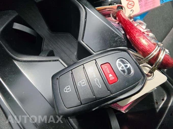 2026 Toyota Camry LE - miniatura 8