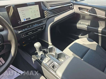 2026 Toyota Camry LE - miniatura 10