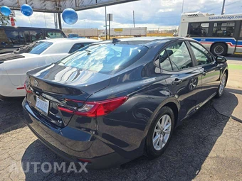 2026 Toyota Camry LE - miniatura 3