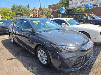 2026 Toyota Camry LE - miniatura 4