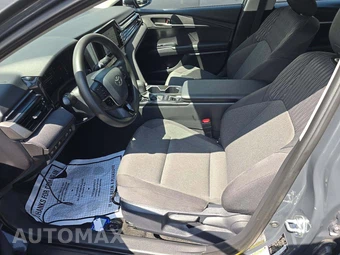 2026 Toyota Camry LE - miniatura 6