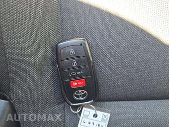 2026 Toyota Camry LE - miniatura 8