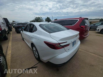 2026 Toyota Camry LE - miniatura 2