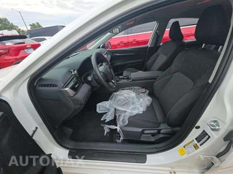 2026 Toyota Camry LE - miniatura 6