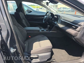 2026 Toyota Camry LE - miniatura 8