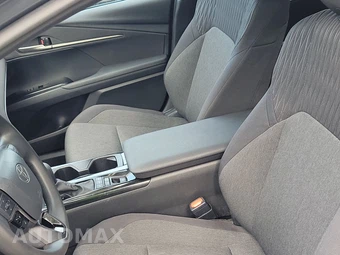 2026 Toyota Camry LE - miniatura 7
