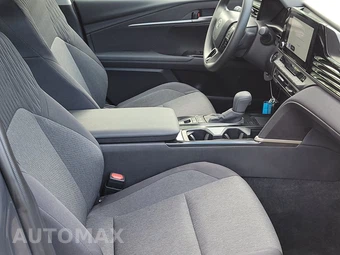 2026 Toyota Camry LE - miniatura 8